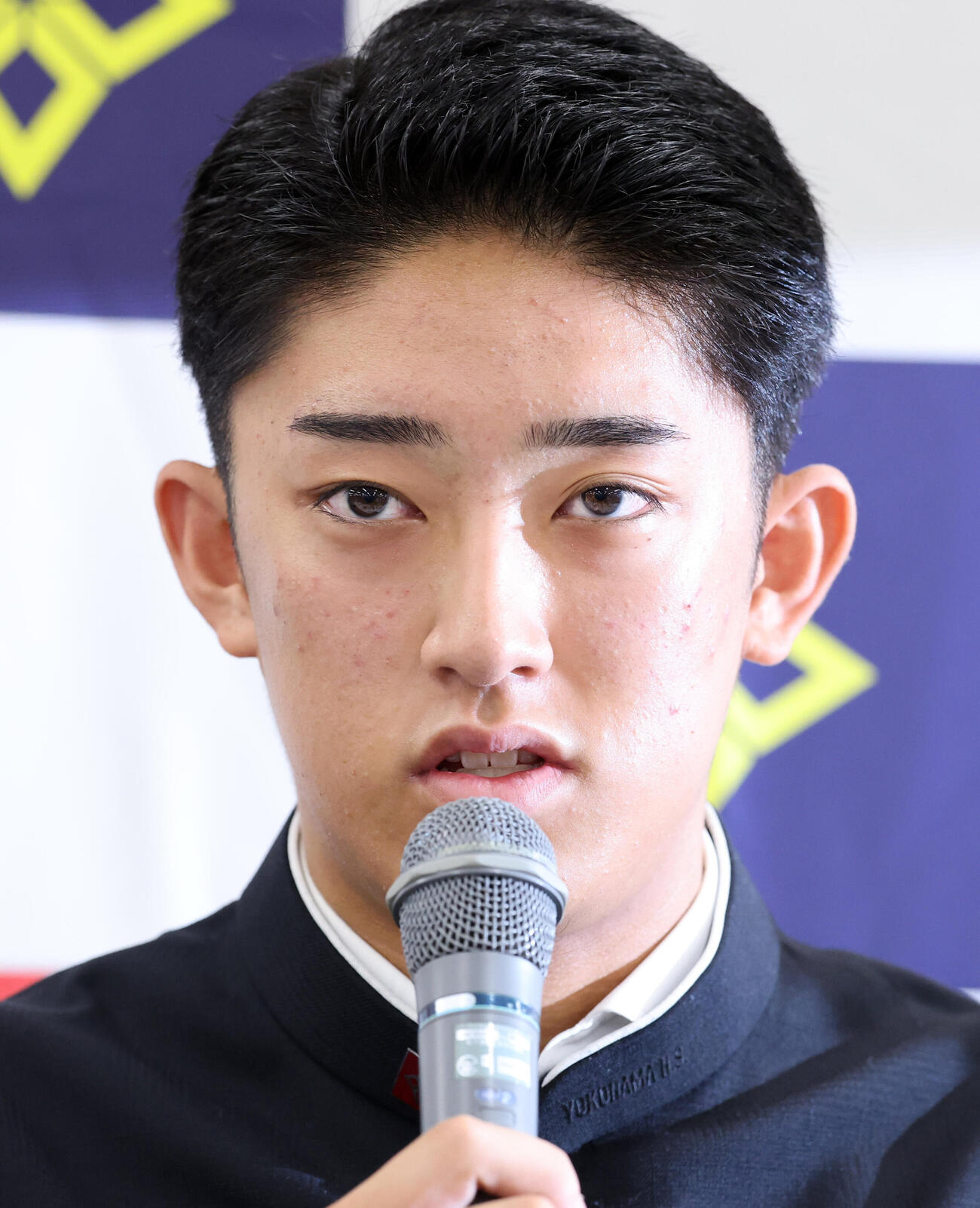 会見に臨み決意を語る横浜・織田翔希（撮影・浅見桂子）　2026年10月14日　横浜高校