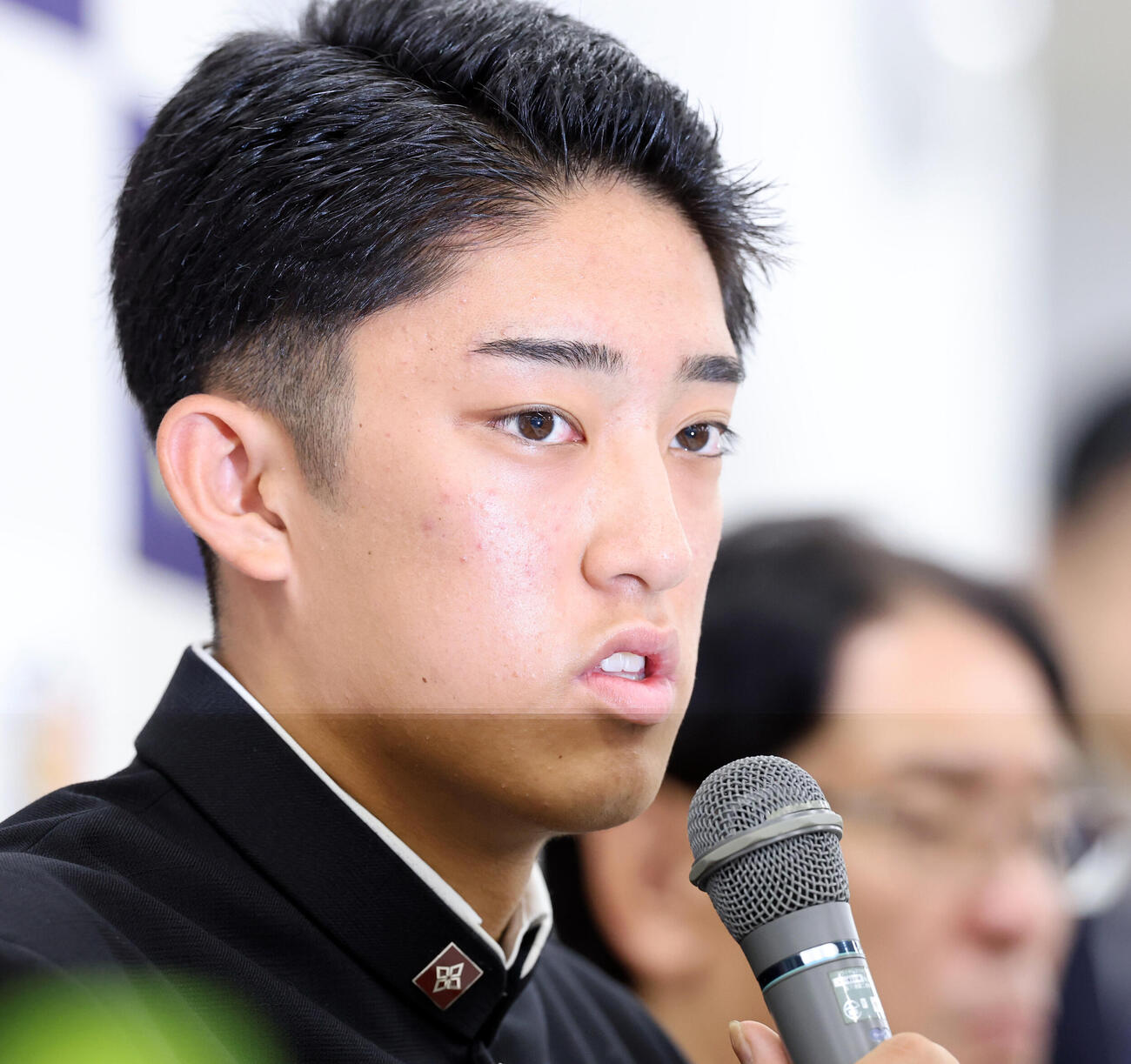 会見に臨み決意を語る横浜・織田翔希（撮影・浅見桂子）　2026年10月14日　横浜高校