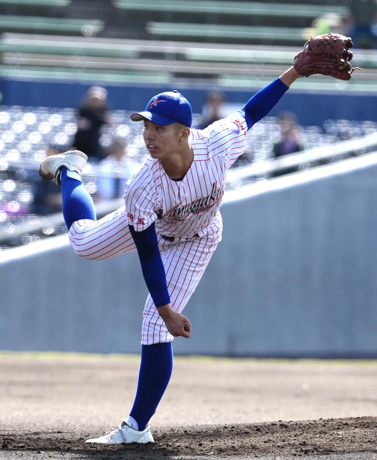 山梨学院対山村学園　力投する先発の山村学園・島本琥聖（撮影・小島史椰）