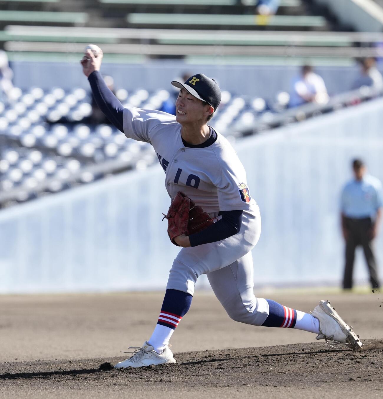 佐野日大対慶応　力投する先発の慶応・湯本琢心（撮影・小島史椰）