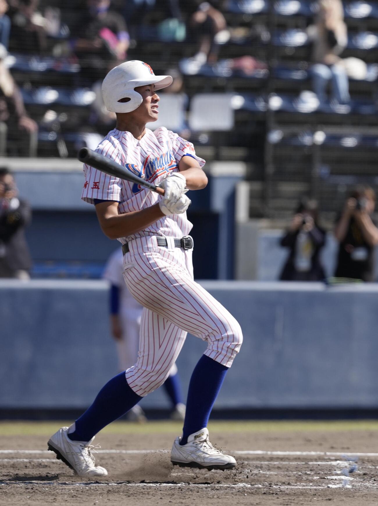 山梨学院対山村学園　7回裏山村学園2死一、二塁、同点適時二塁打を放つ松本智司（撮影・小島史椰）