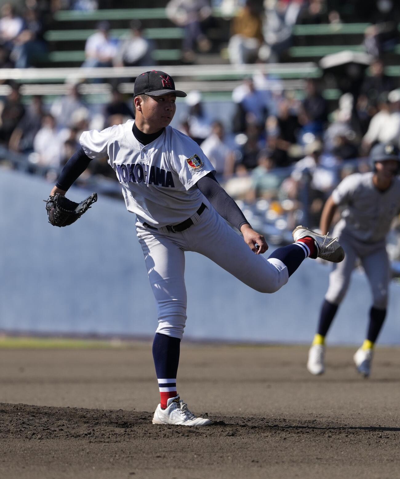 西武台対横浜　6回表から登板し力投する横浜・中嶋海人（撮影・小島史椰）
