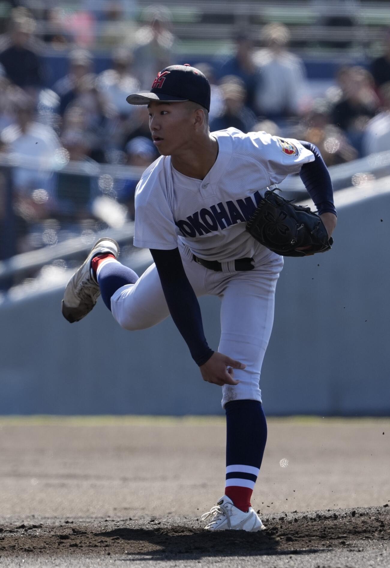 西武台対横浜　力投する先発の横浜・福井那留（撮影・小島史椰）