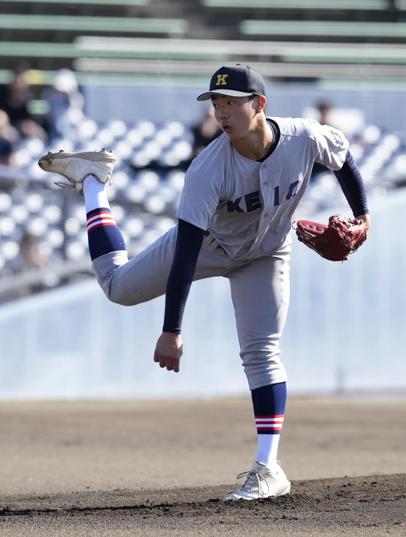 佐野日大対慶応　力投する先発の慶応・湯本琢心（撮影・小島史椰）