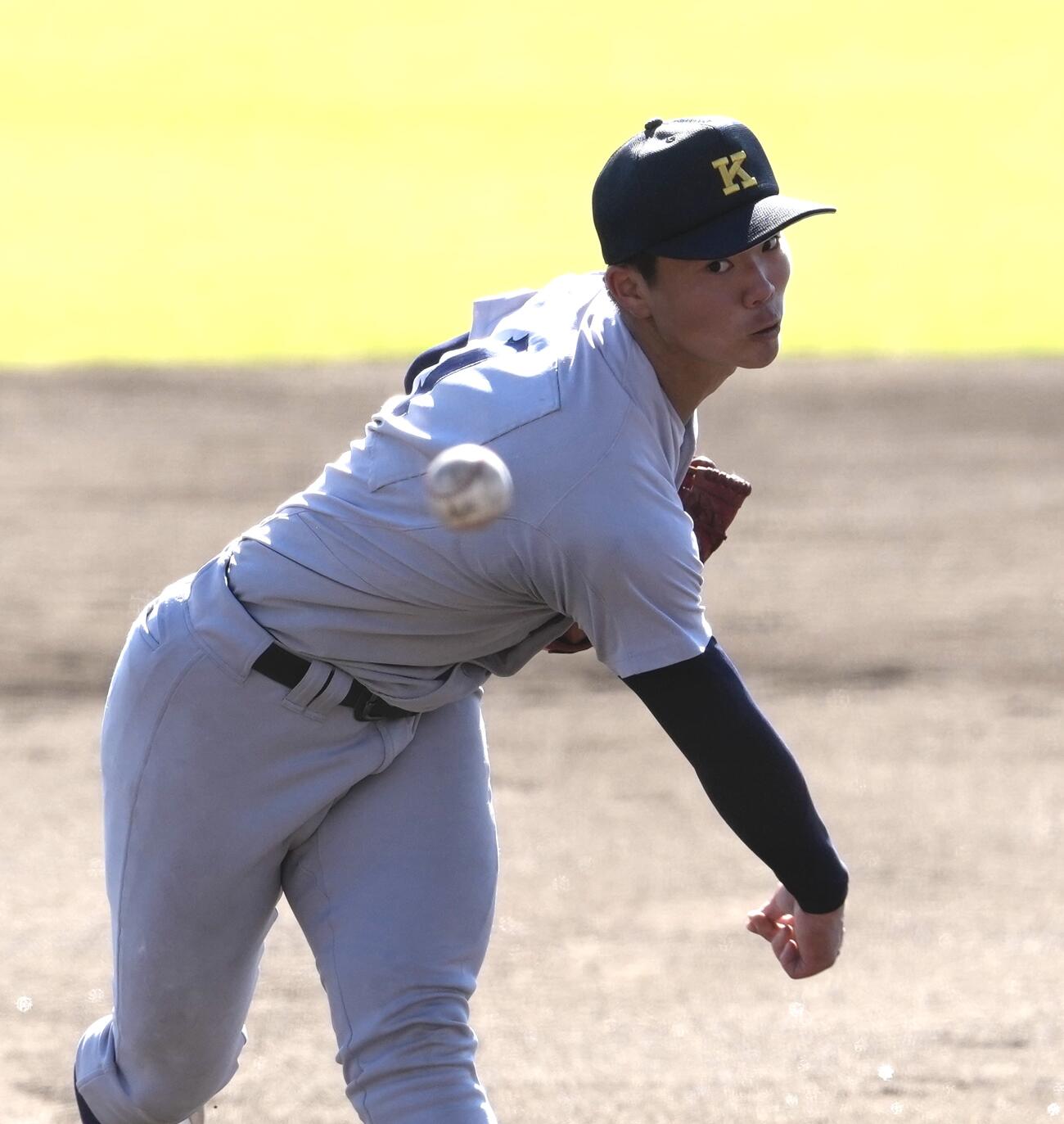 佐野日大対慶応　力投する先発の慶応・湯本琢心（撮影・小島史椰）