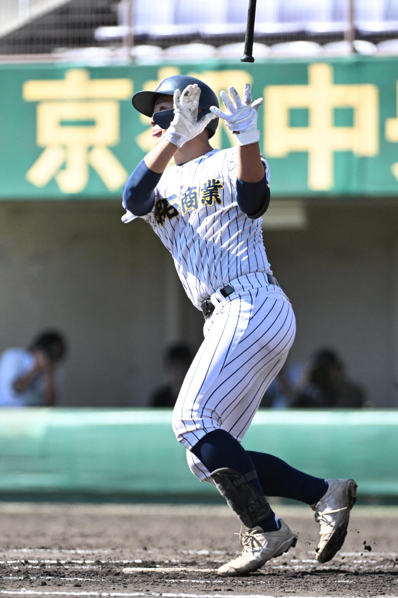 和歌山東対明石商　1回裏明石商　大塚弥は左越え満塁本塁打を放つ　（撮影・滝沢美穂子）