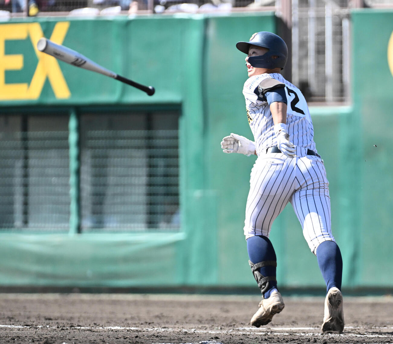 和歌山東対明石商　1回裏明石商　大塚弥は左越え満塁本塁打を放つ　（撮影・滝沢美穂子）