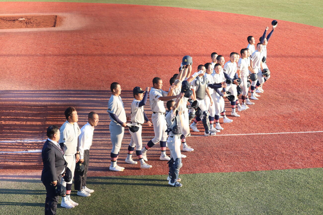 鶴岡東対青森山田　2年ぶりのセンバツ出場を当確させた青森山田ナイン