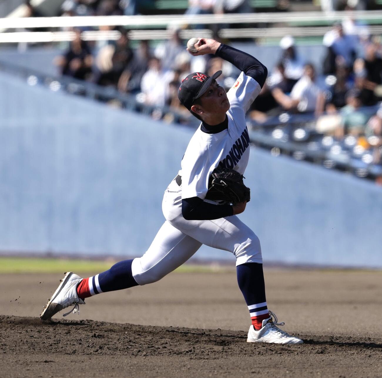 西武台対横浜　6回表から登板し力投する横浜・中嶋海人（撮影・小島史椰）