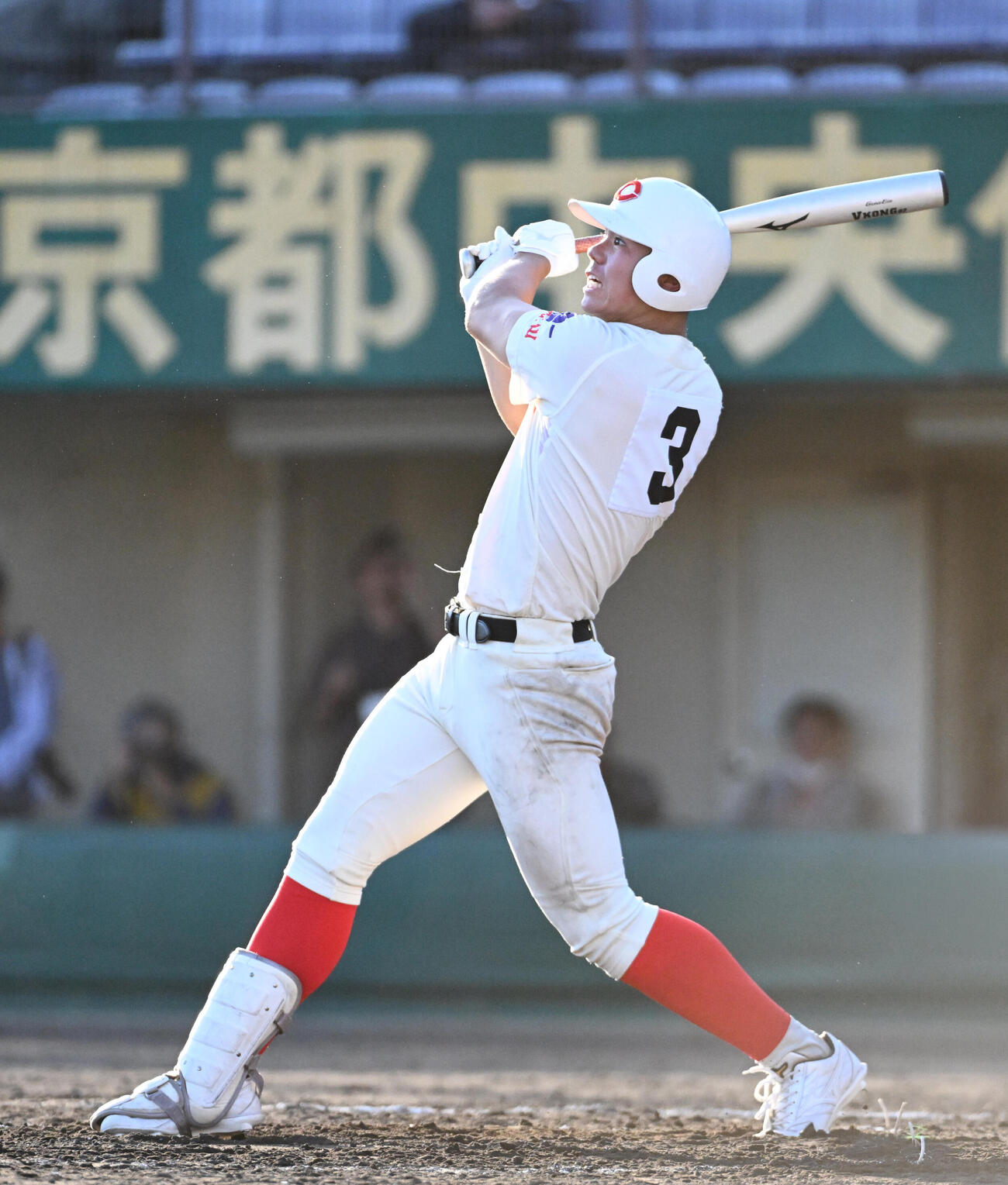 智弁和歌山対奈良大付　9回表智弁和歌山、井本陽太は左越え適時三塁打を放つ　（撮影・滝沢美穂子）