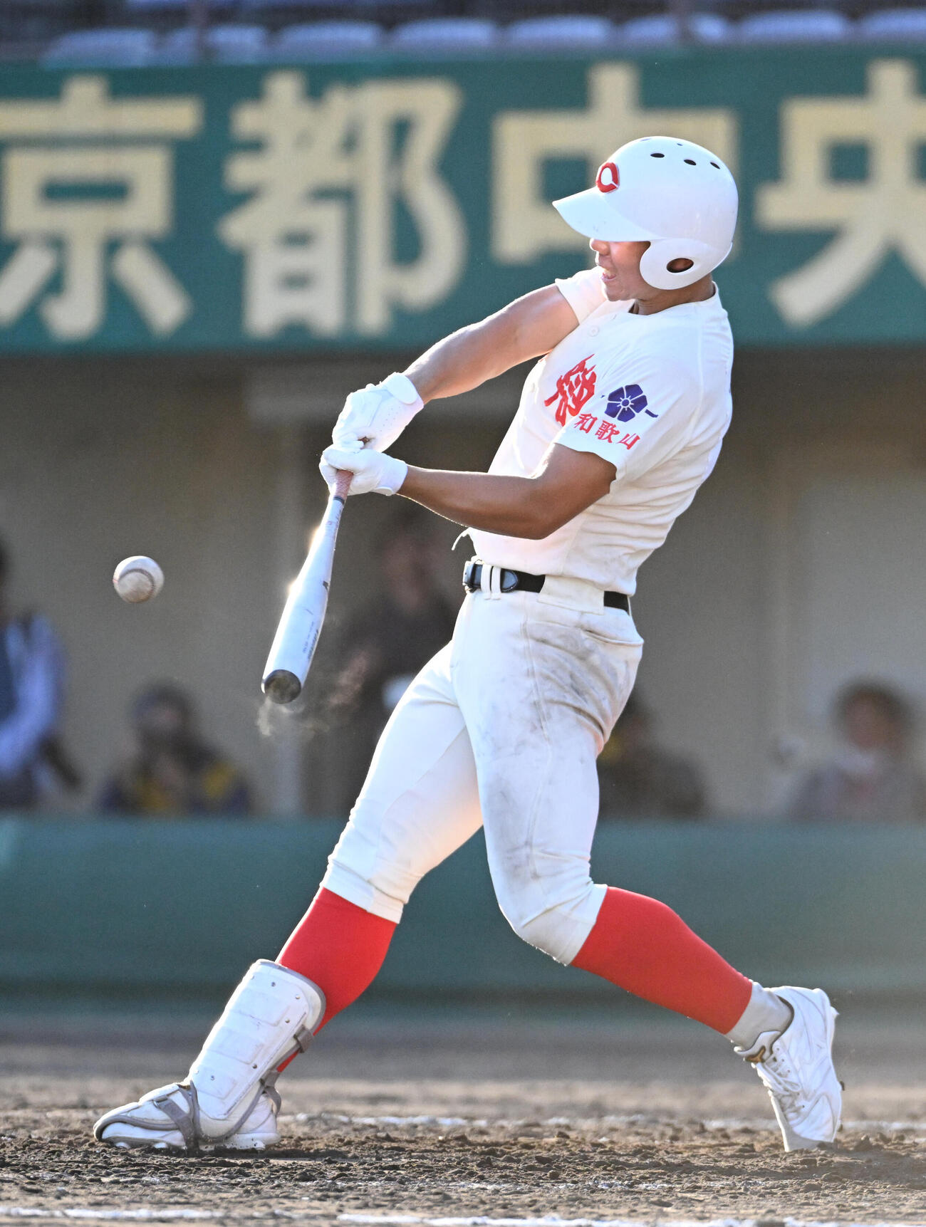 智弁和歌山対奈良大付　9回表智弁和歌山、井本陽太は左越え適時三塁打を放つ　（撮影・滝沢美穂子）
