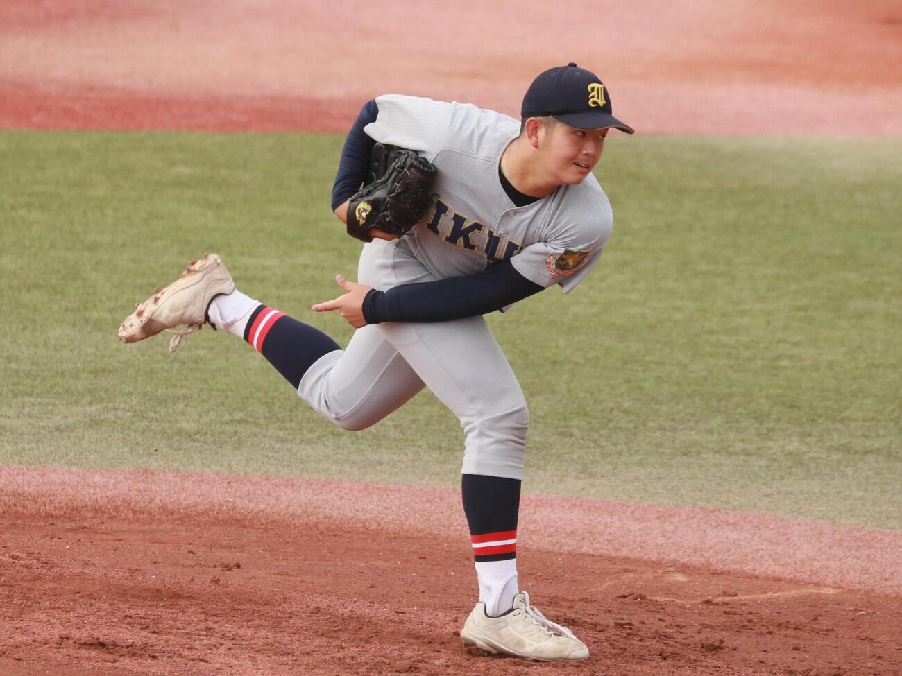 仙台育英対青森山田　先発した仙台育英・日高龍之介投手（撮影・高橋香奈）