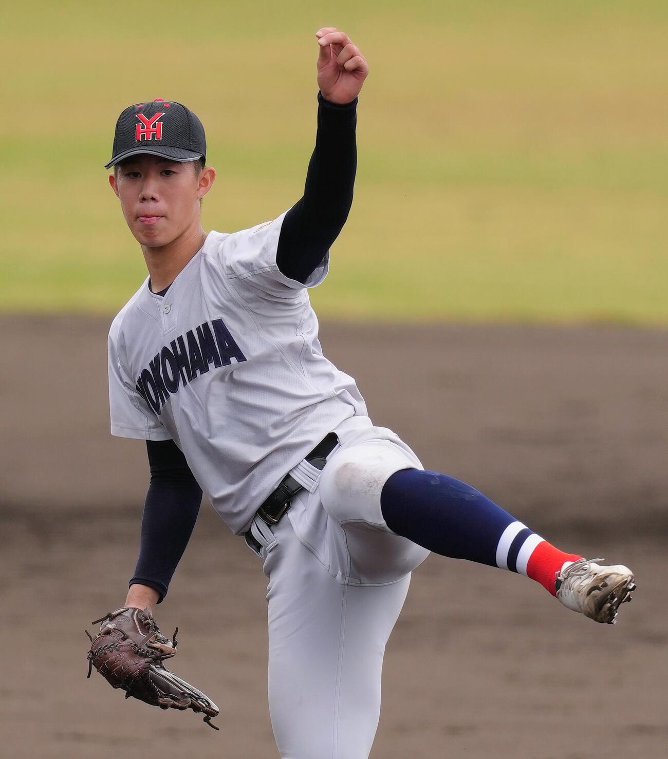 横浜対樹徳　横浜先発の小林鉄三郎（撮影・足立雅史）