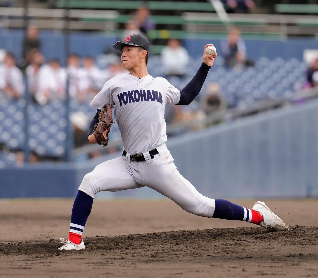 横浜対樹徳　横浜先発の小林鉄三郎（撮影・足立雅史）