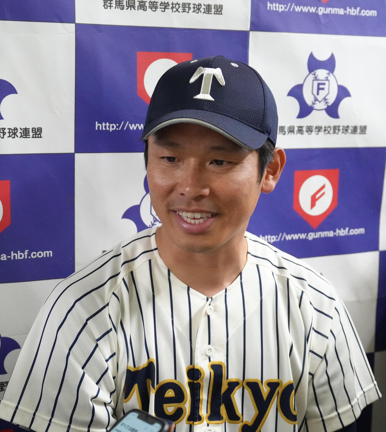 帝京三対水城　ベスト4進出の喜びを語る帝京三・大牧大輔監督（撮影・足立雅史）
