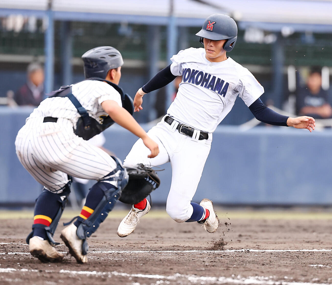 帝京三対横浜　3回裏横浜無死満塁、田島陽翔の先制犠飛で生還する佐俣良成（撮影・野上伸悟）