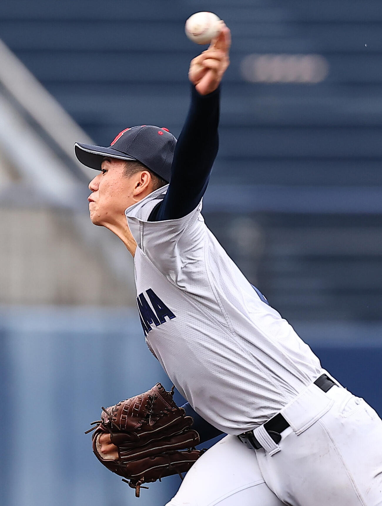 帝京三対横浜　横浜2番手の小林鉄三郎（撮影・野上伸悟）
