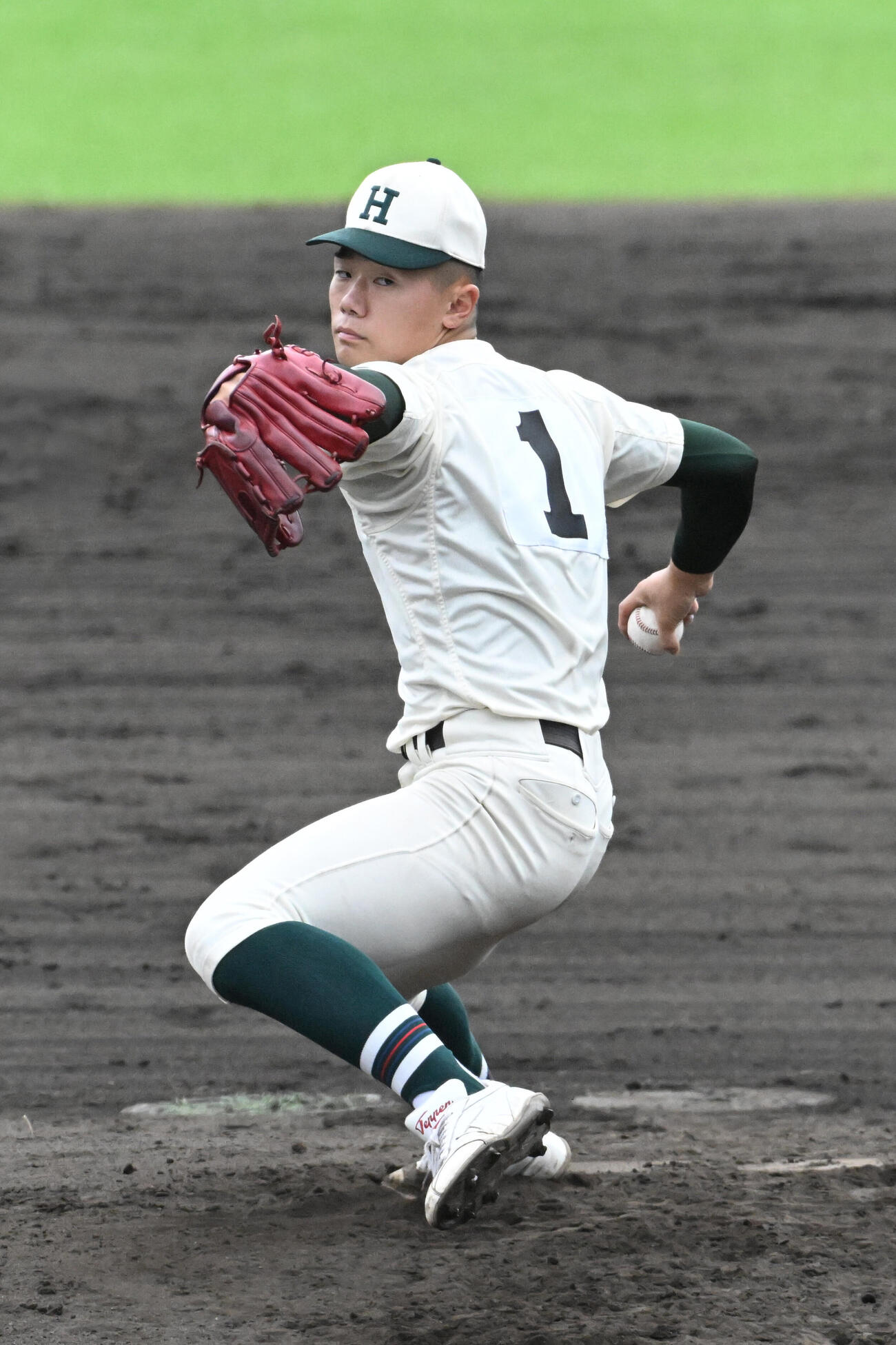 郡山対報徳学園　報徳学園先発の谷口哲聖（撮影・滝沢美穂子）