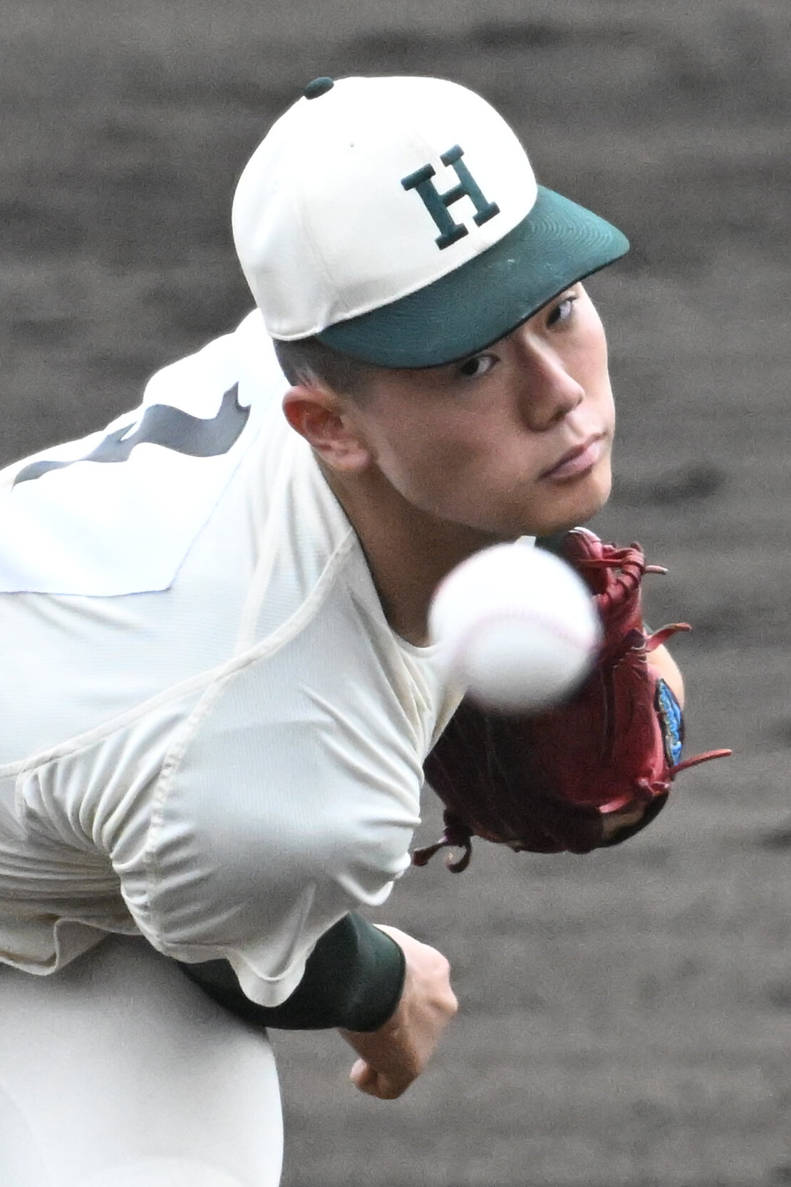 郡山対報徳学園　報徳学園先発の谷口哲聖（撮影・滝沢美穂子）