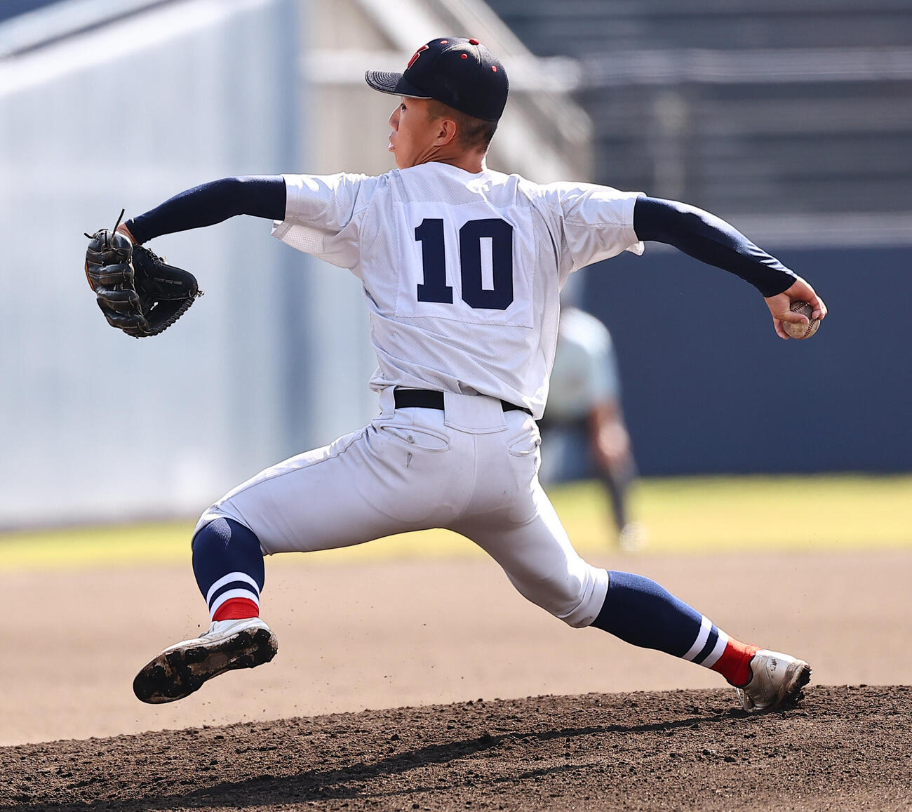 健大高崎対横浜　力投する横浜・福井那留（撮影・野上伸悟）