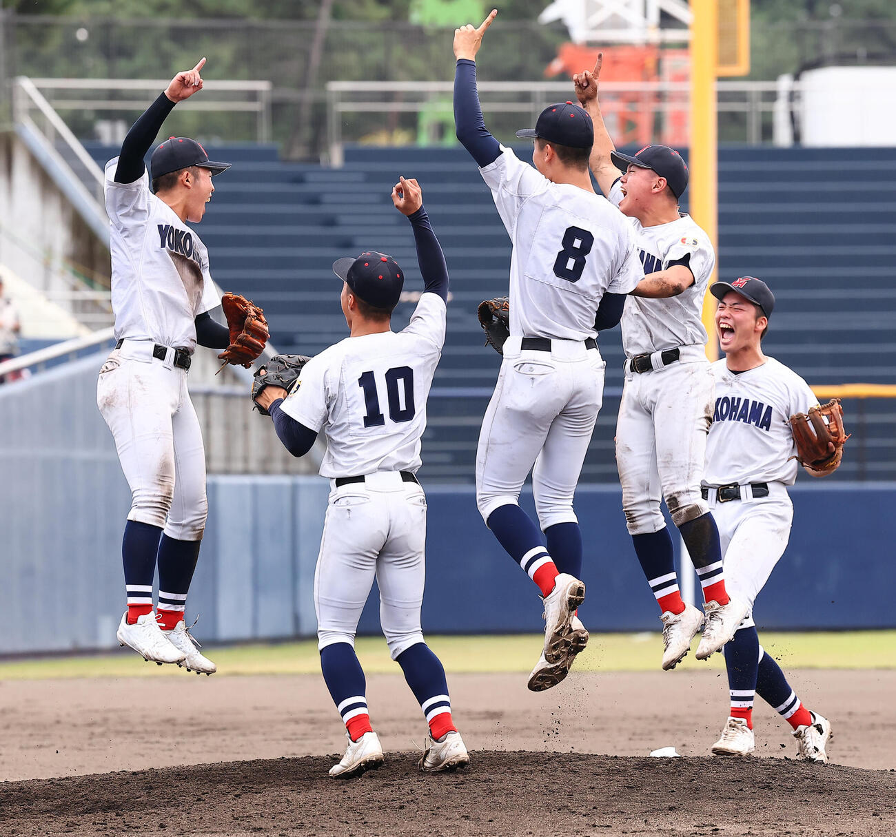 健大高崎対横浜　優勝し喜ぶ横浜の選手たち（撮影・野上伸悟）
