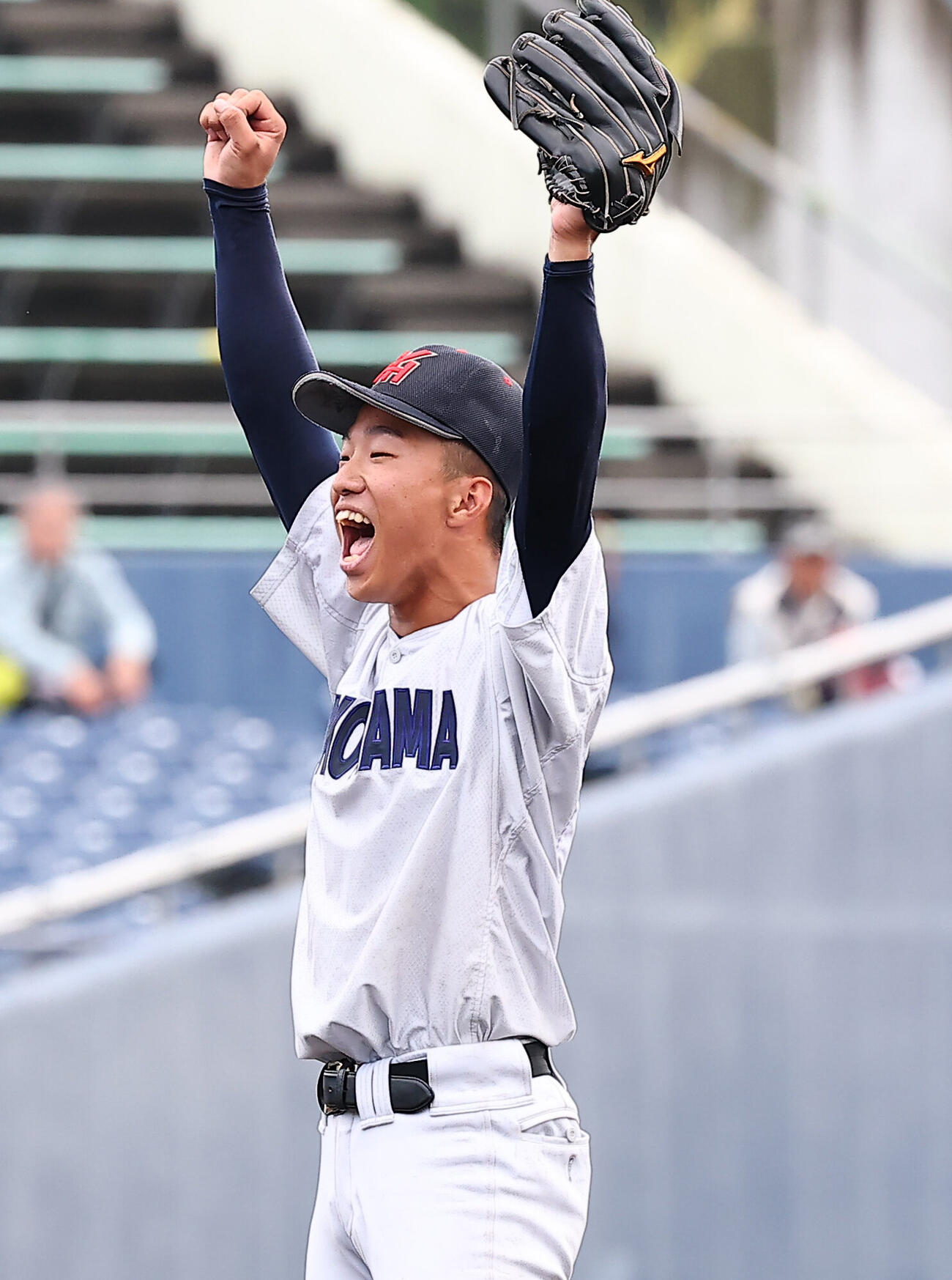 健大高崎対横浜　優勝し喜ぶ横浜・福井那留（撮影・野上伸悟）