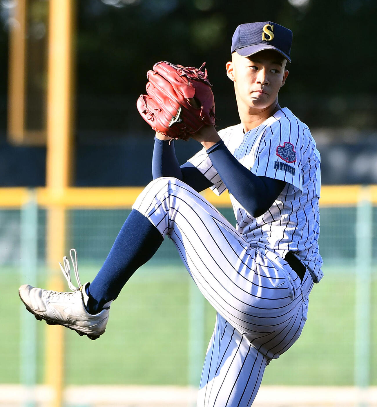 大阪桐蔭対明石商　明石商先発の仲吉泰清（撮影・岩下翔太）