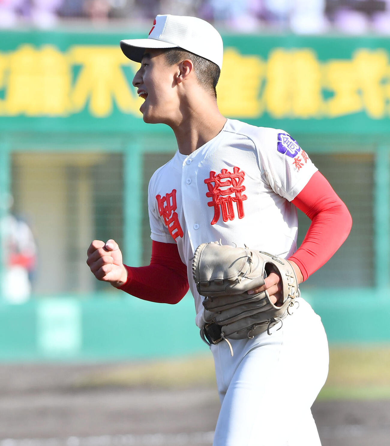 智弁学園対彦根総合　準決勝進出を決め、笑顔を見せる智弁学園・阿武尚志（撮影・岩下翔太）