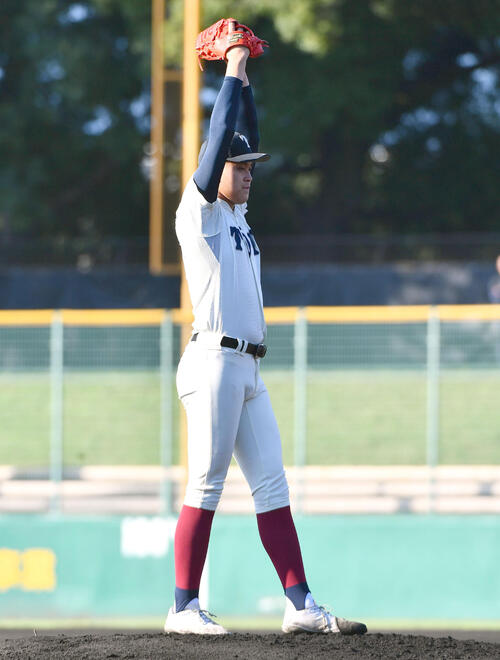 大阪桐蔭対明石商　大阪桐蔭先発の川本晴大（撮影・岩下翔太）