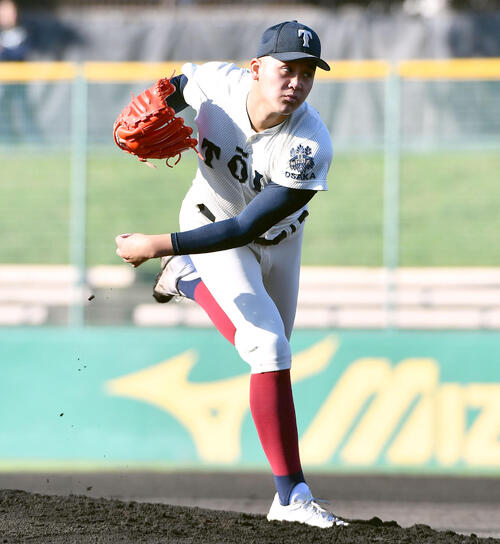 大阪桐蔭対明石商　大阪桐蔭先発の川本晴大（撮影・岩下翔太）