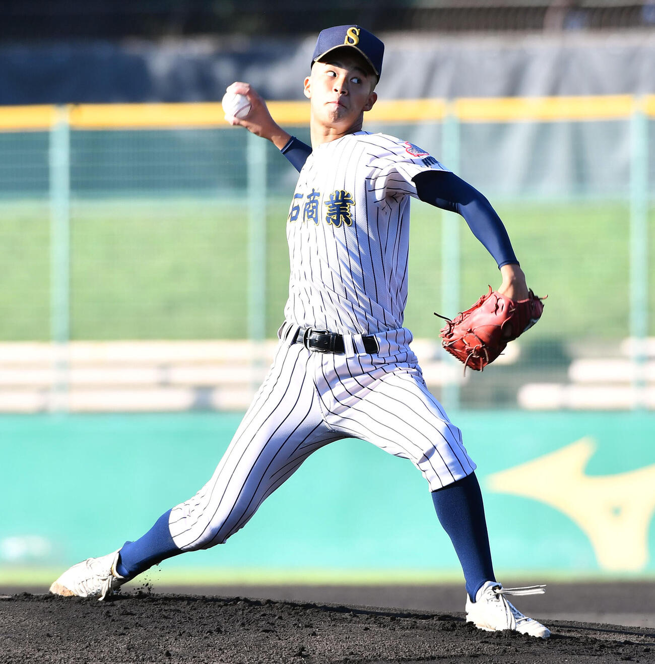大阪桐蔭対明石商　明石商先発の仲吉泰清（撮影・岩下翔太）