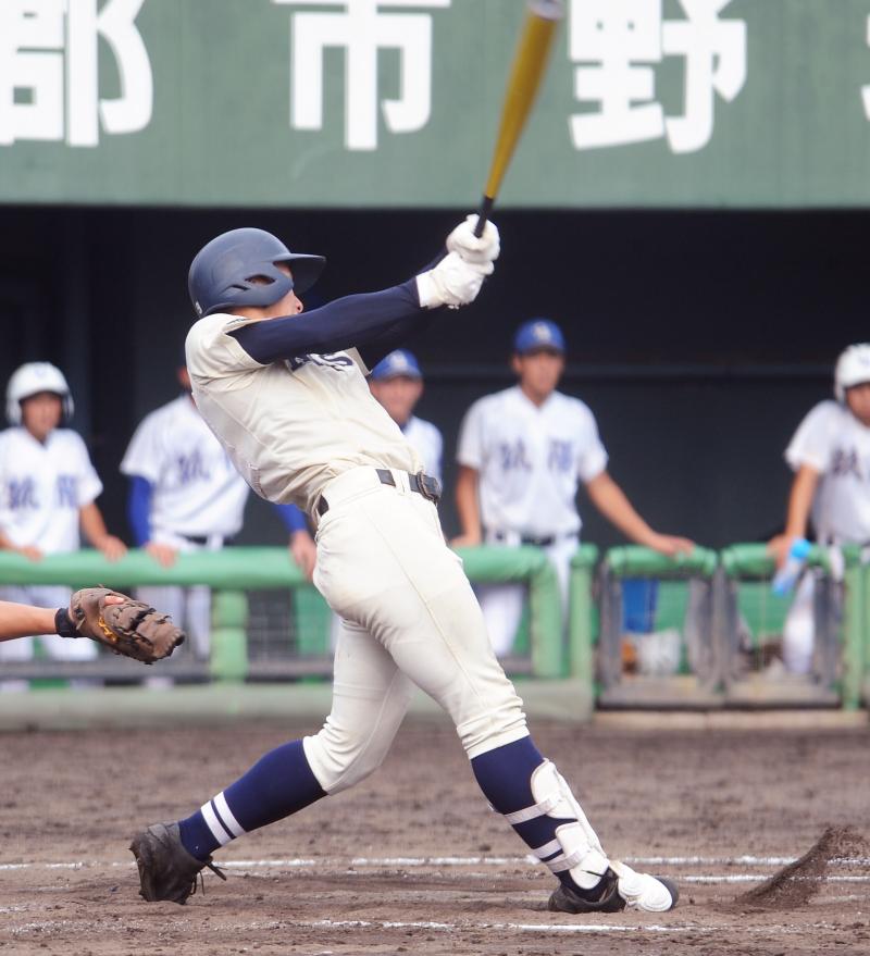 久留米商のギータ 井上場外弾で4強けん引 福岡 高校野球 日刊スポーツ