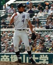 【清峰－花巻東】マウンド上でガッツポーズの今村猛（撮影・倉掛優一）