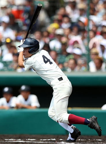 大阪桐蔭対明徳義塾
１回表大阪桐蔭峯本がランニング本塁打（撮影・田崎高広）