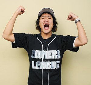 優勝で喜ぶトータルテンボスの藤田憲右