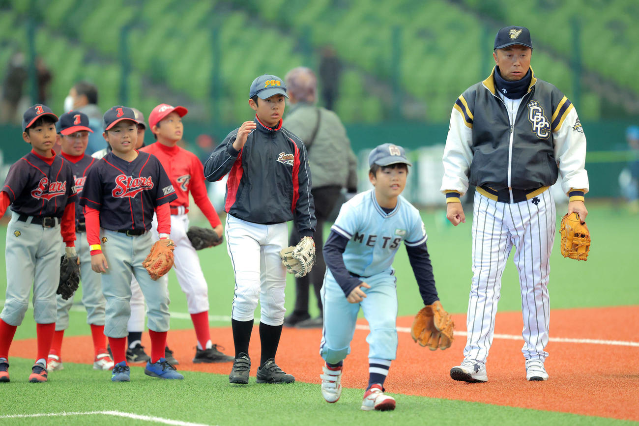 野球教室に臨む子どもたち（撮影・河田真司）
