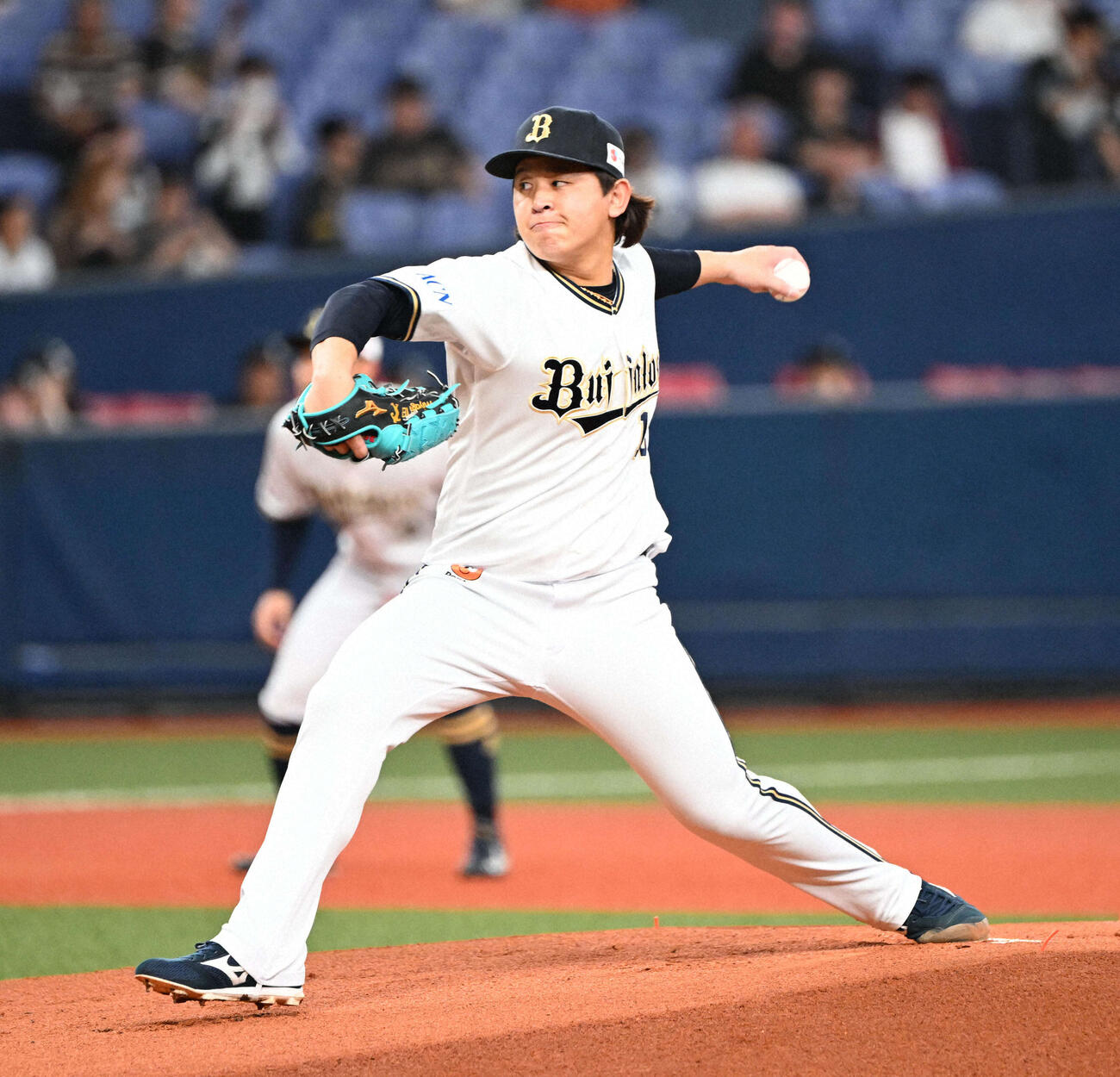 投球するオリックス宮城投手