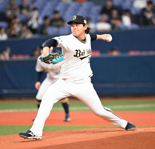 投球するオリックス宮城投手