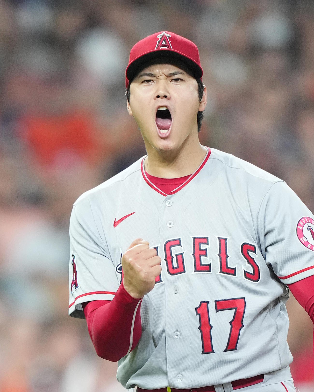 10日のアストロズ戦で雄たけびを上げる大谷（撮影・菅敏）