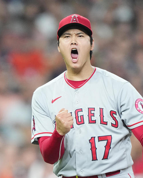 10日のアストロズ戦で雄たけびを上げる大谷（撮影・菅敏）