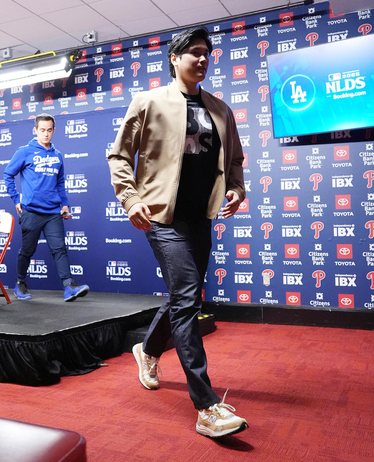 地区シリーズ・フィリーズ対ドジャース　試合後の会見を終えて引き揚げるドジャース大谷（撮影・菅敏）