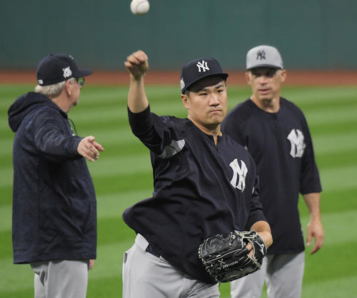 ヤンキース・ジラルディ監督（右）と田中将大投手（中央）