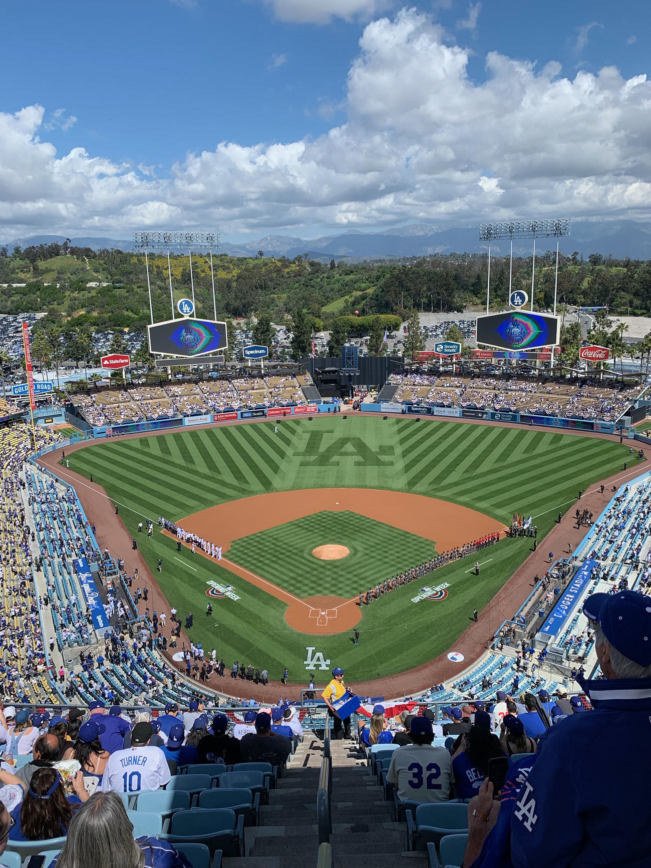 昨年開幕時のドジャースタジアム