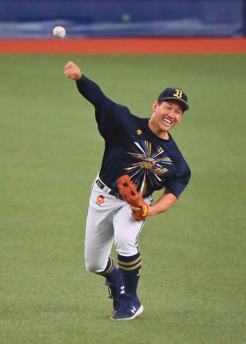 笑顔で守備練習する吉田正尚（2022年9月15日撮影）