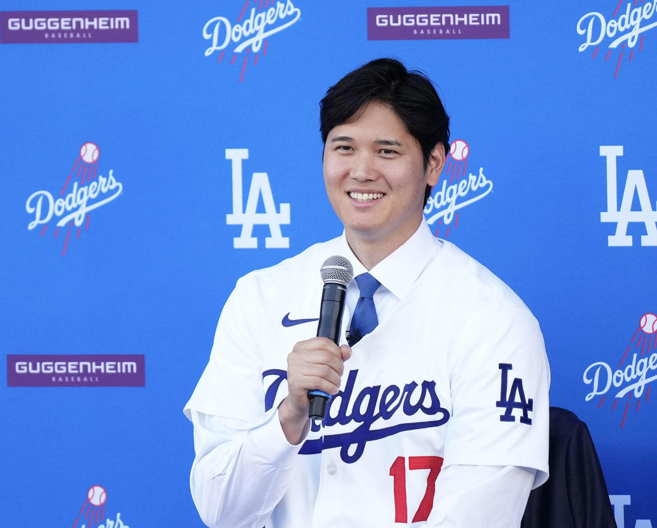 ドジャース入団会見で笑顔を見せる大谷（2023年12月14日撮影）