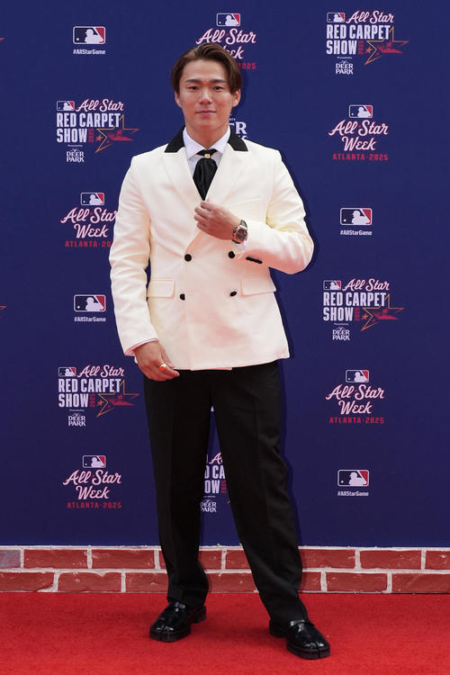 レッドカーペットショーに登場したドジャース山本由伸（AP)