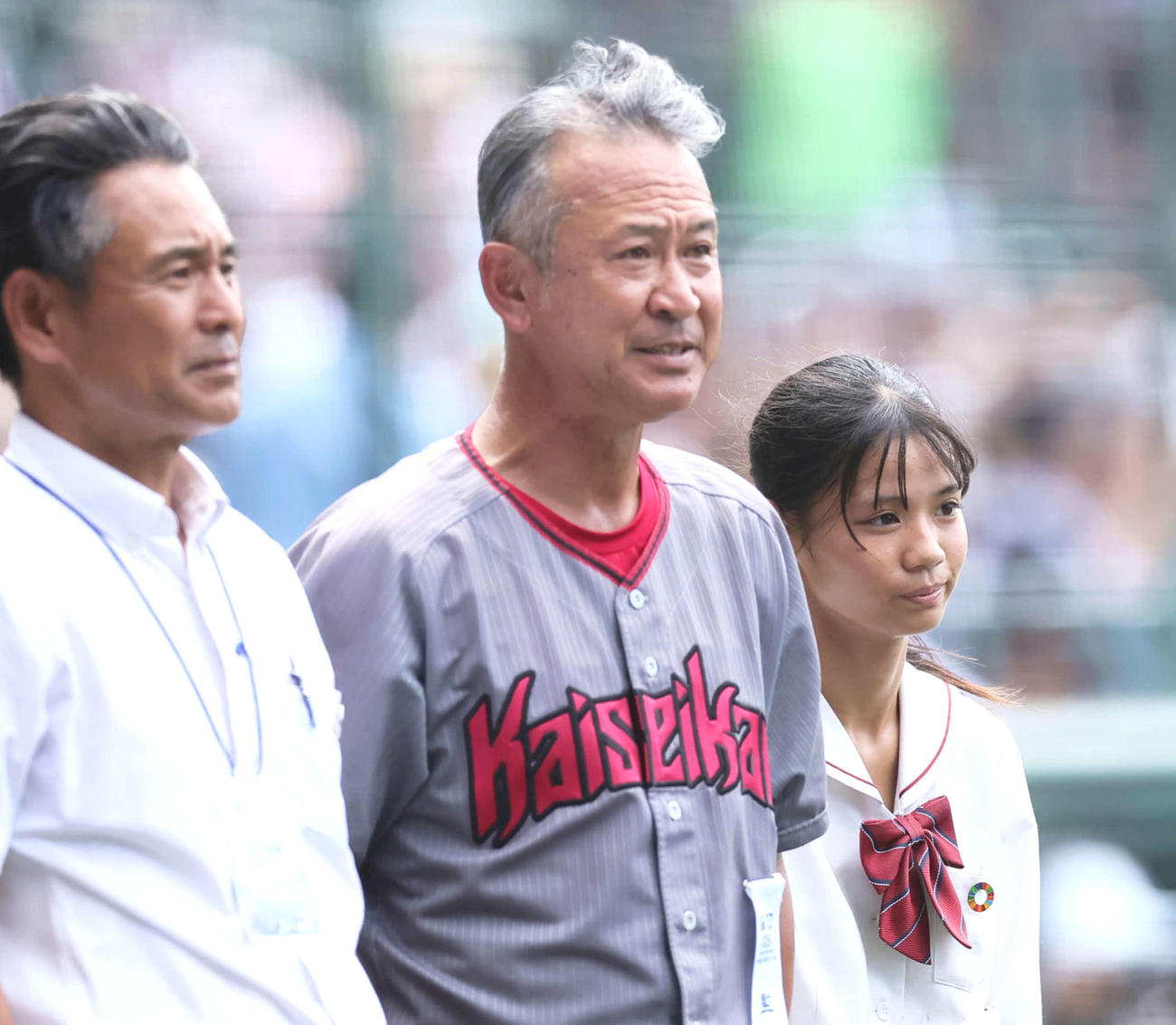 23年8月10日、浜松開誠館対東海大熊本星翔　初戦を突破した浜松開誠館・佐野監督（中央）