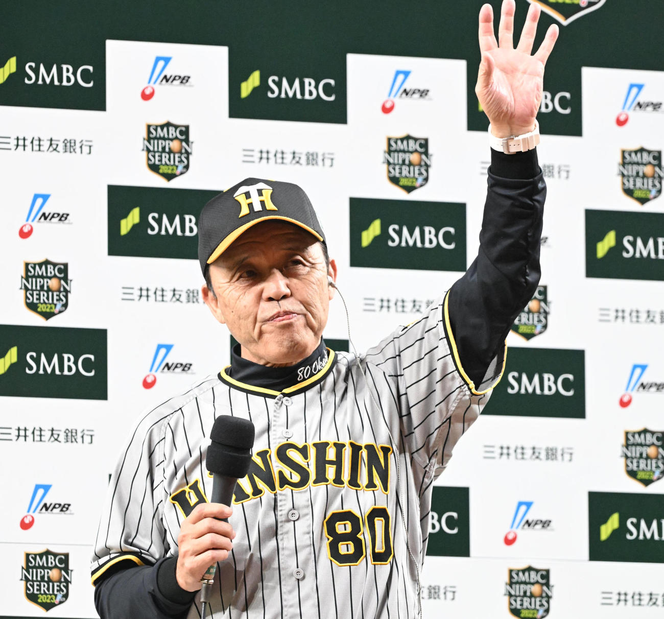 今年日本一の阪神岡田監督は推定年俸1億円