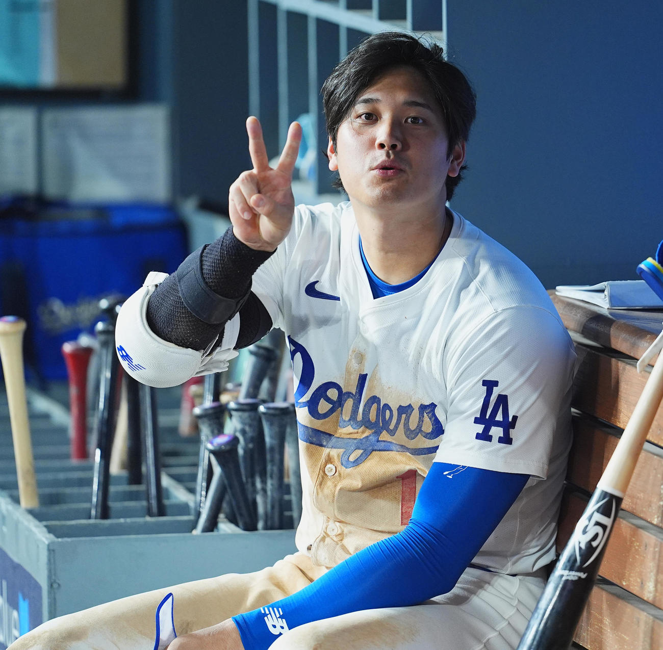 ドジャース対マリナーズ　試合中、ベンチでポーズ＝2024年8月19日