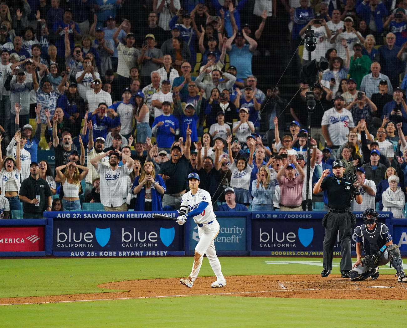 ドジャース対レイズ　9回裏ドジャース2死満塁、サヨナラ満塁本塁打を放つ＝2024年8月23日